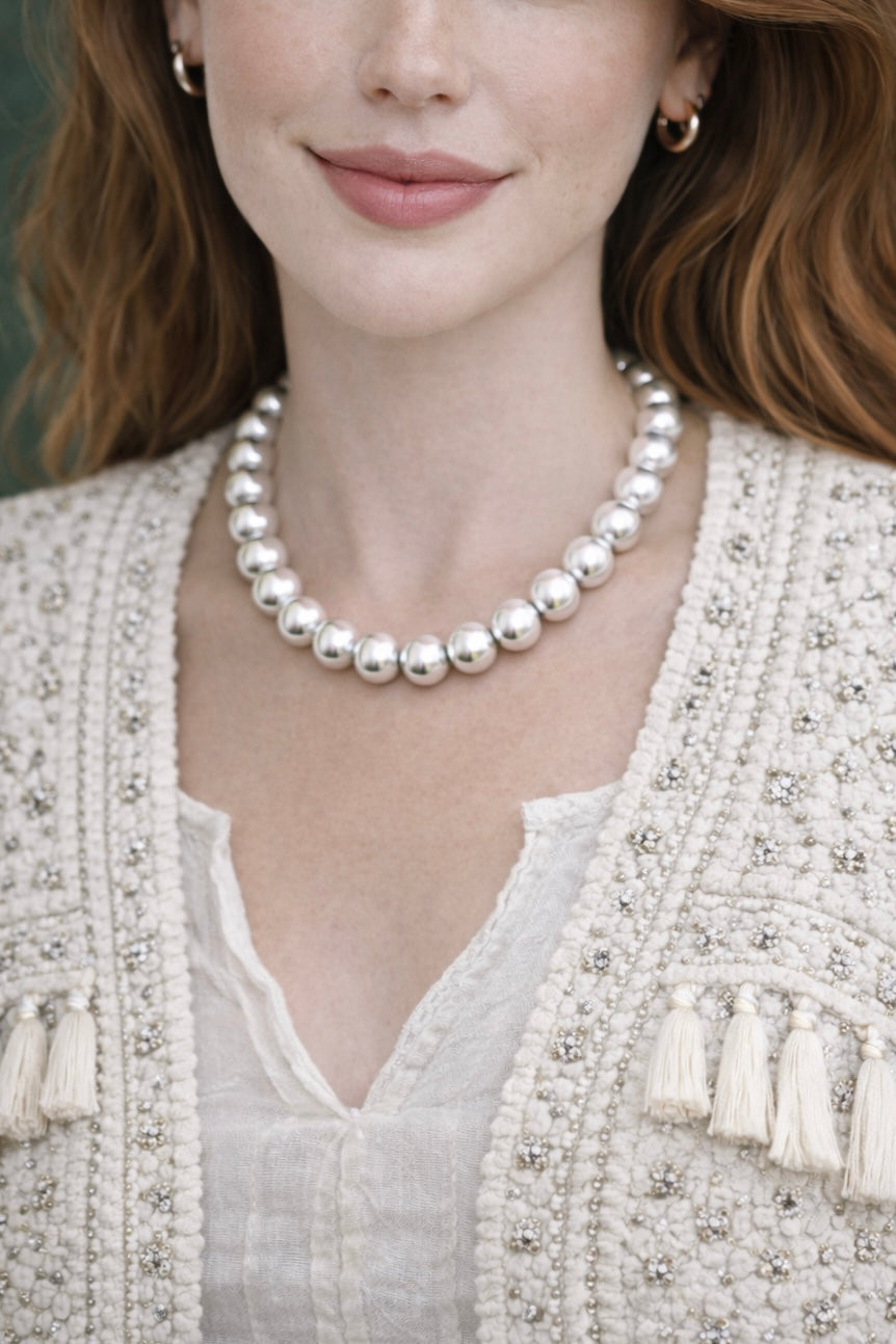 Light silver bead necklace