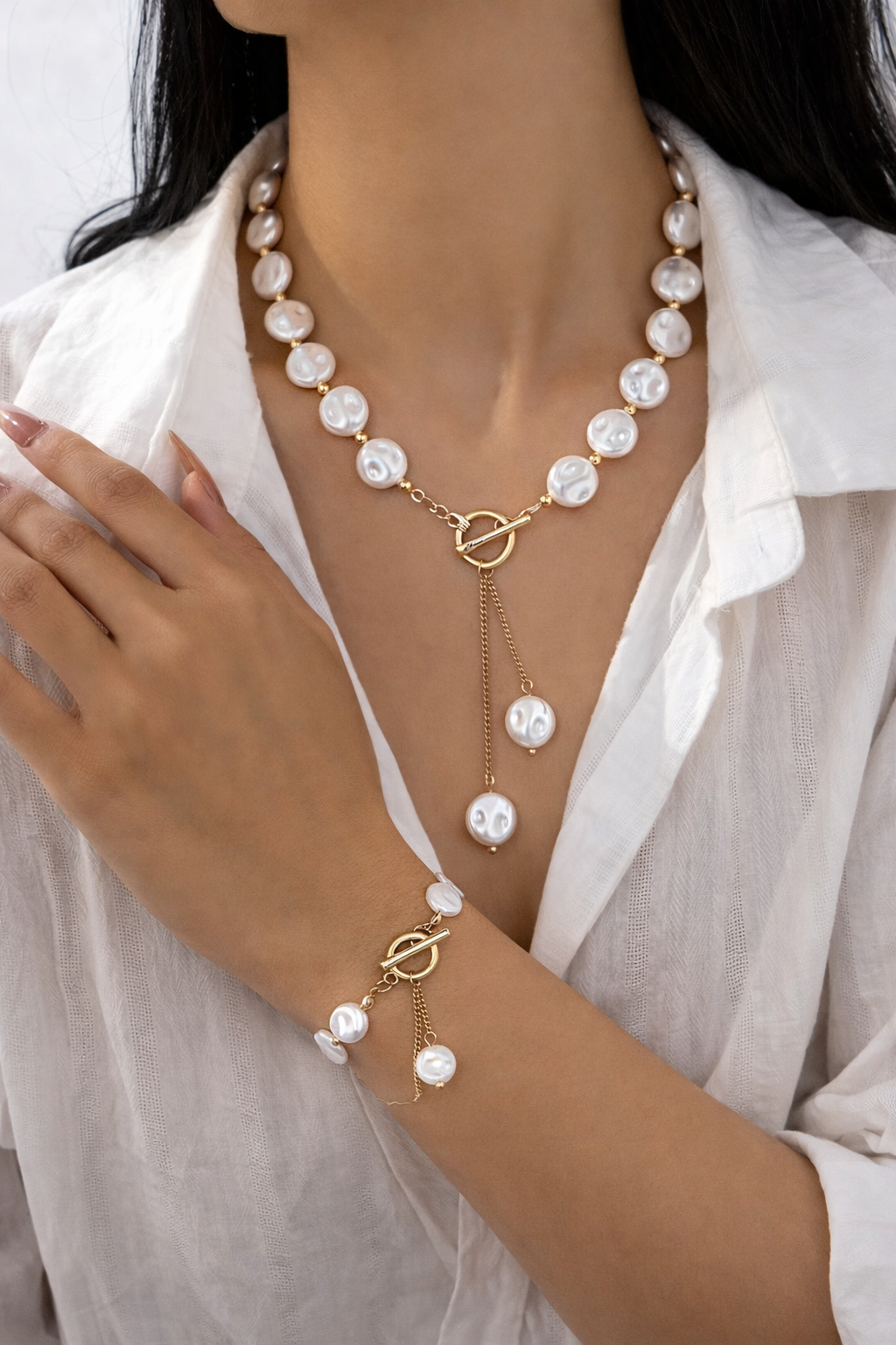 Luxurious Pearl Set with Gold Accents