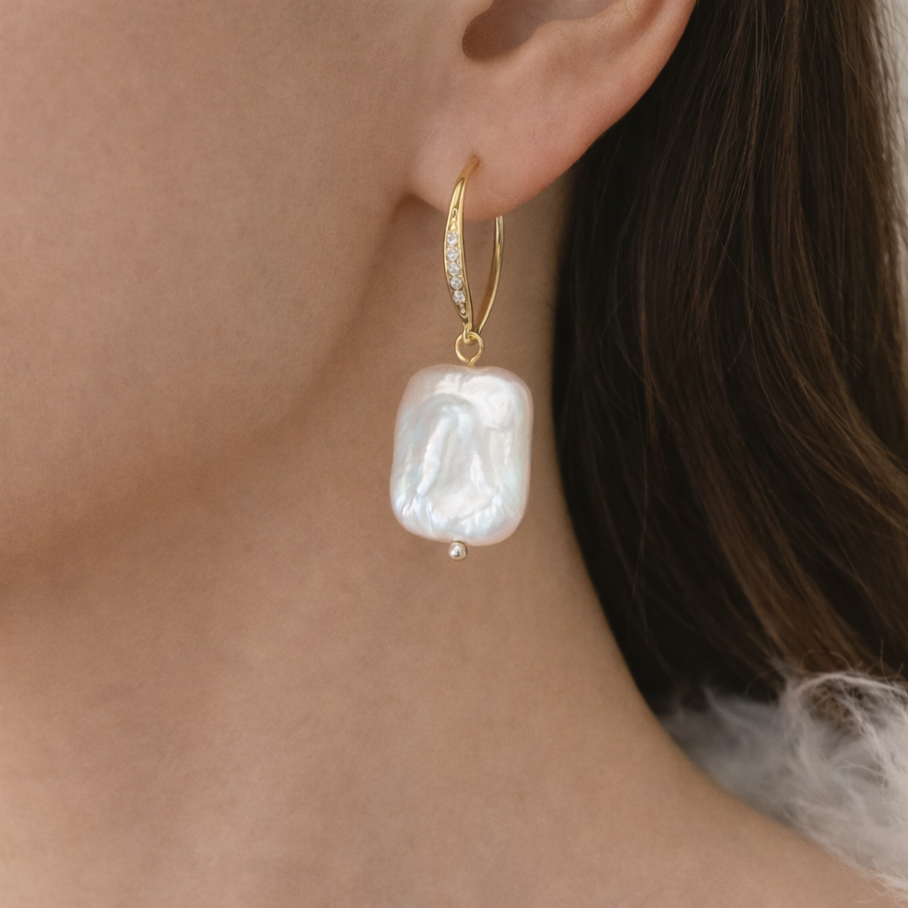 Freshwater Pearl Earrings with Gold-Colored Crystals